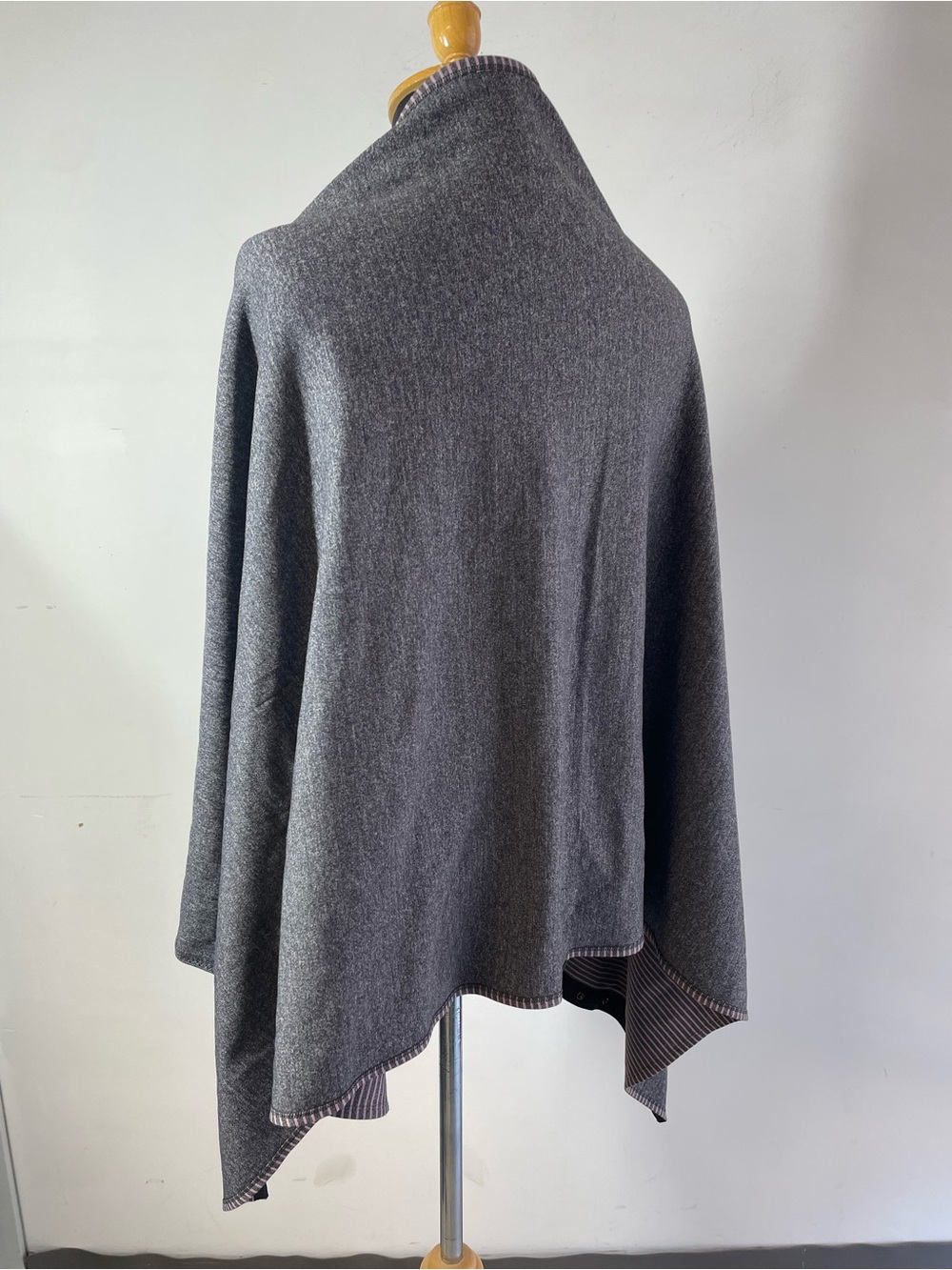 Lululemon Vinyasa Reversible Scarf Gray Pink Stripe Snap Wrap Yoga Athleisure - Picture 4 of 10